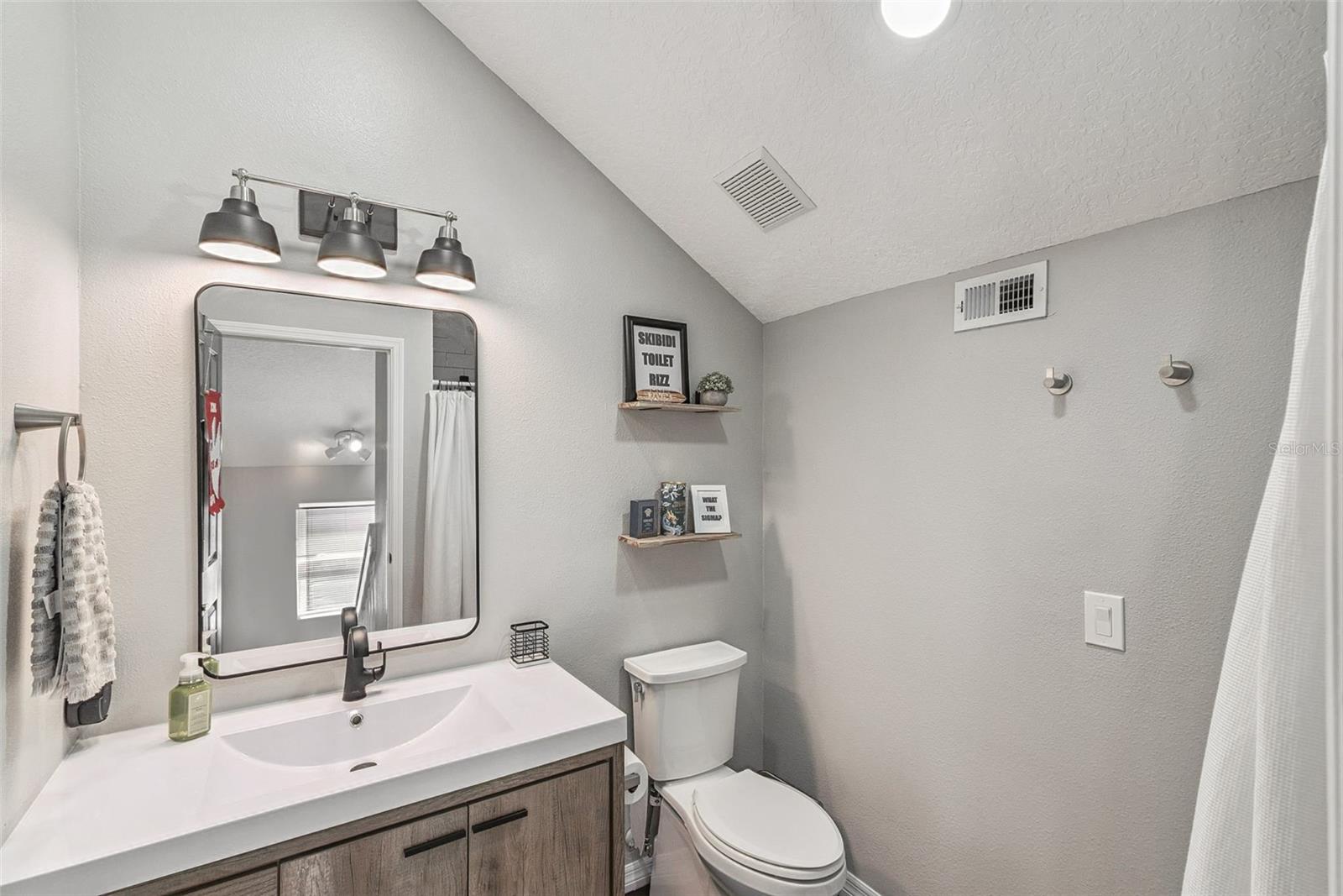 Image 26 of 58 For 726 Lake Claire Circle