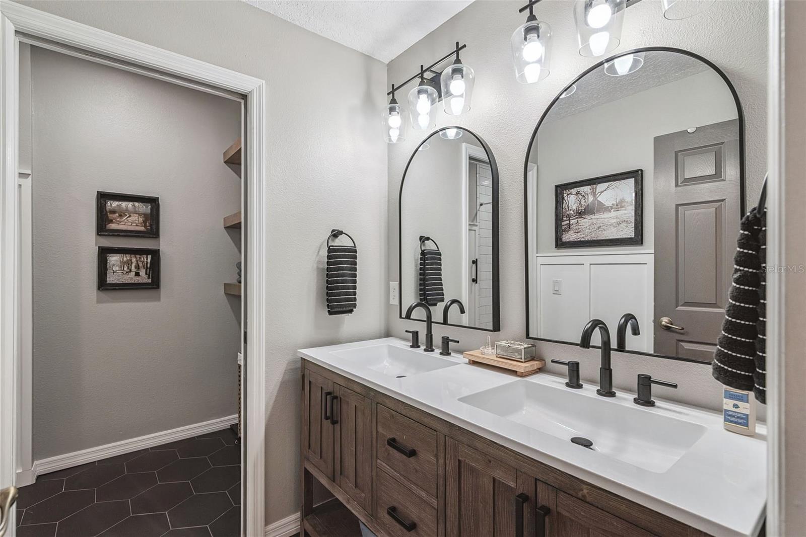 Image 28 of 58 For 726 Lake Claire Circle