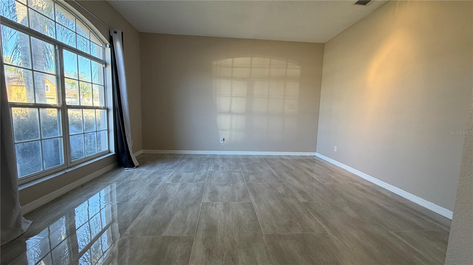 Image 4 of 37 For 2661 Plumberry Avenue