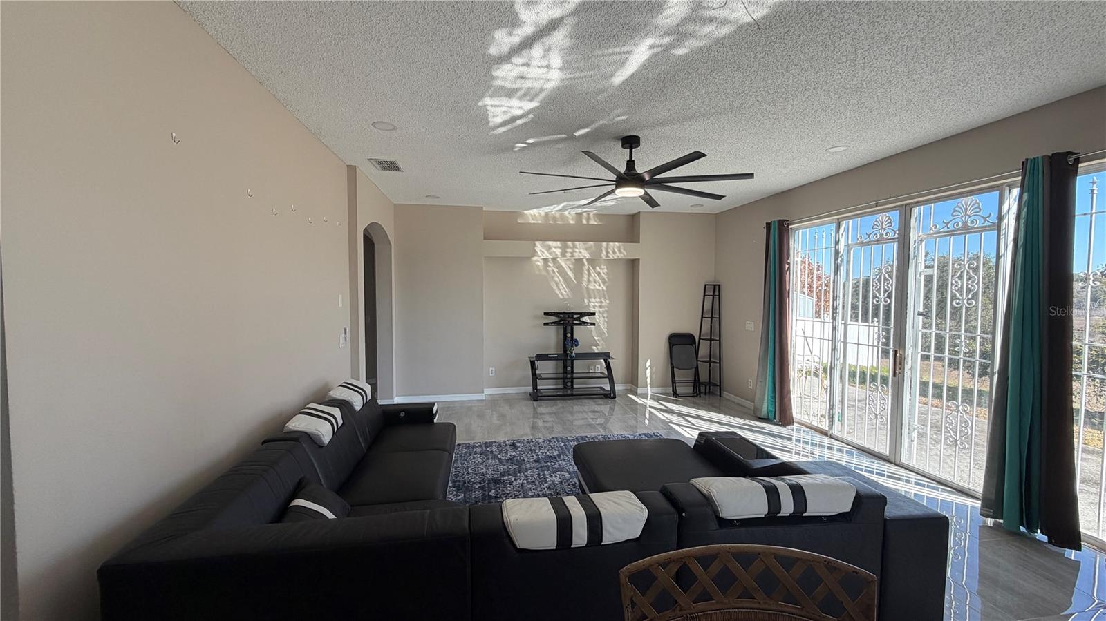 Image 7 of 37 For 2661 Plumberry Avenue