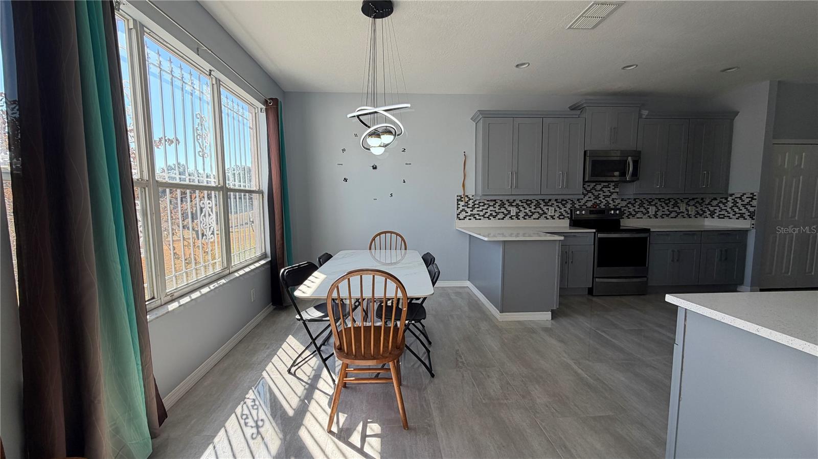 Image 8 of 37 For 2661 Plumberry Avenue