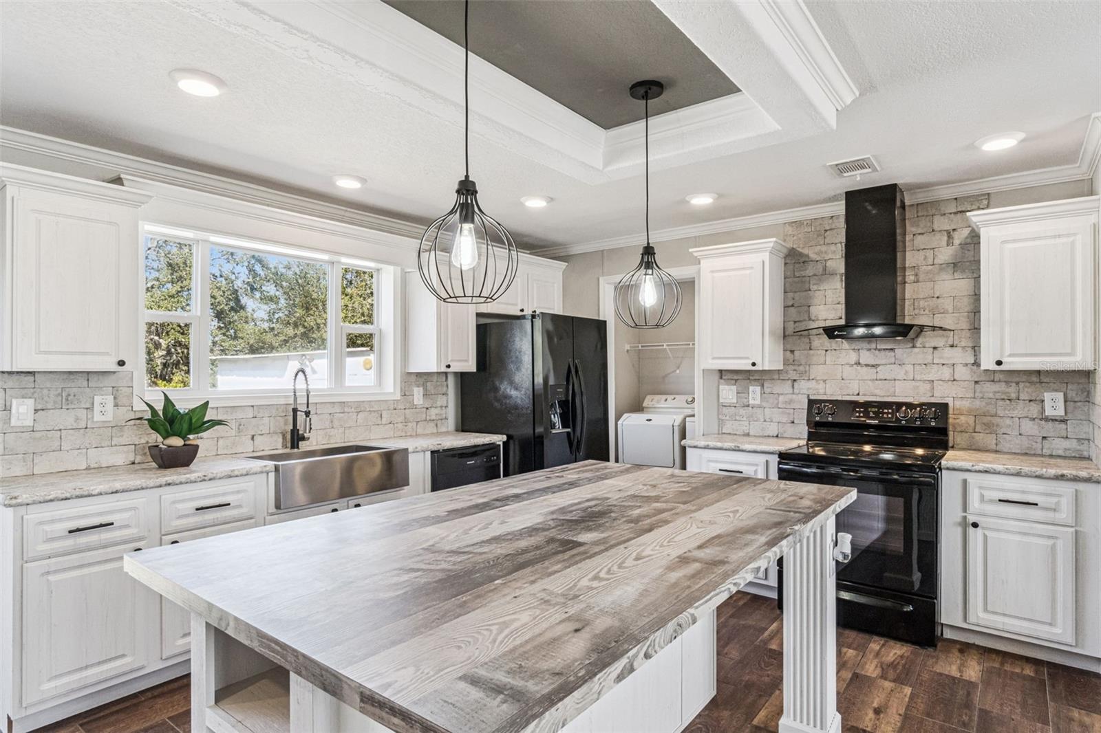 Image 10 of 28 For 180 Sandpine Court