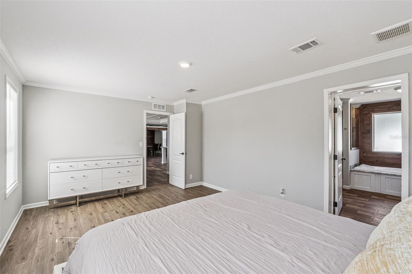 Image 14 of 28 For 180 Sandpine Court