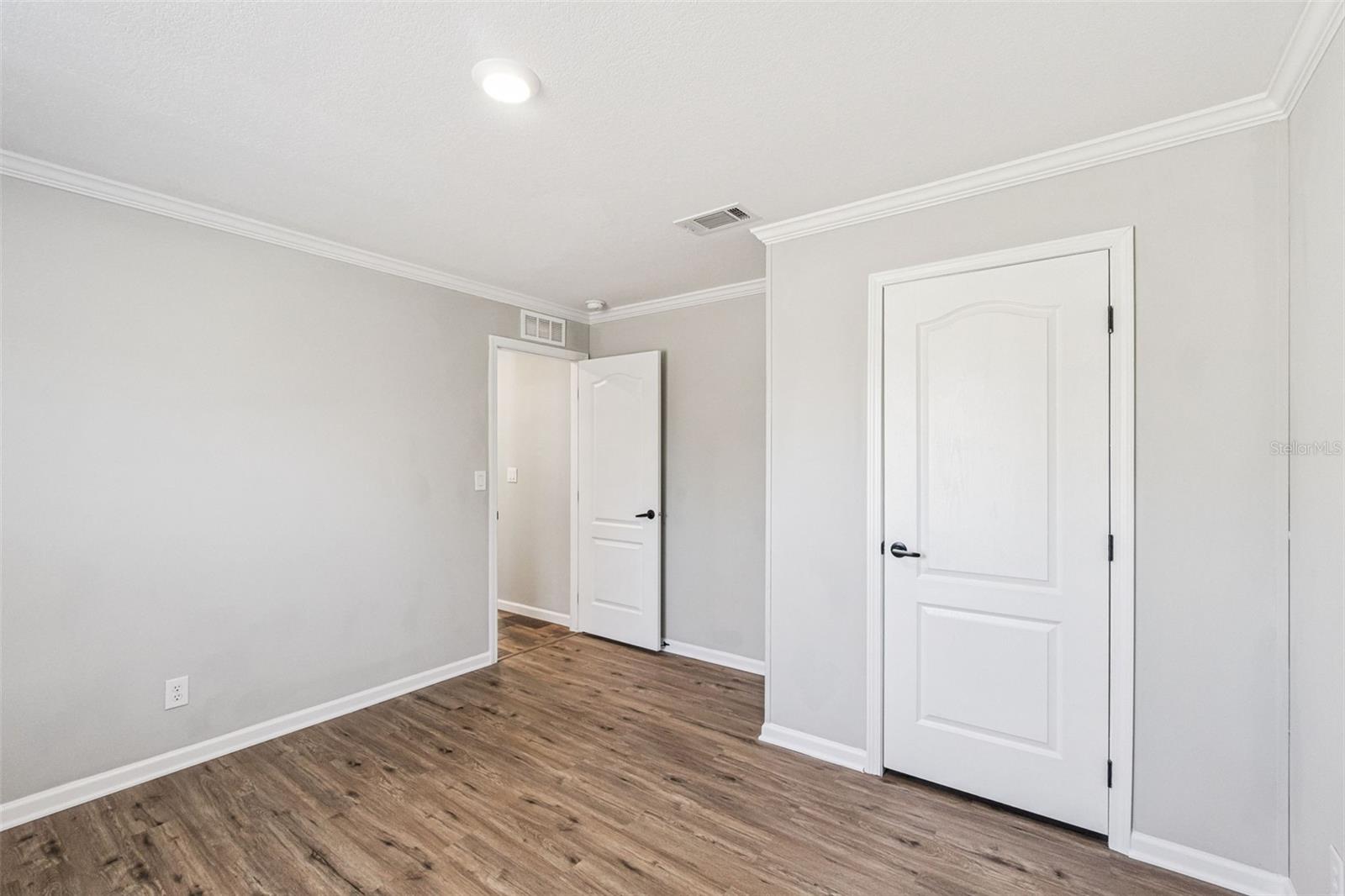 Image 19 of 28 For 180 Sandpine Court