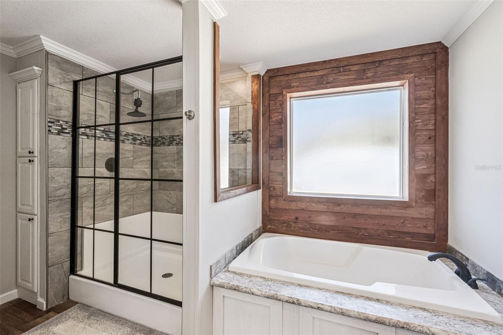 Image 23 of 28 For 180 Sandpine Court