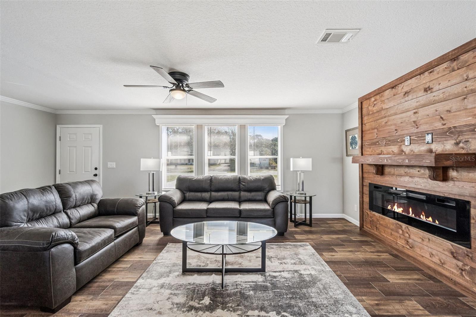 Image 4 of 28 For 180 Sandpine Court