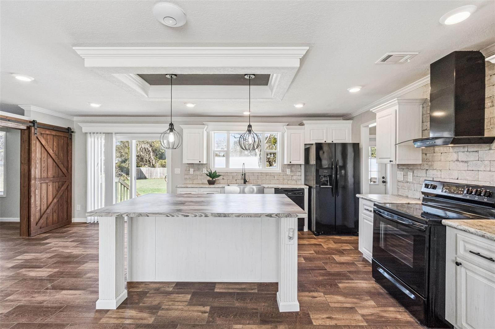 Image 9 of 28 For 180 Sandpine Court