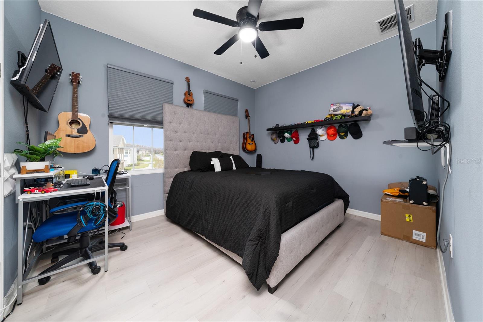 Image 16 of 42 For 2424 Varenna Loop