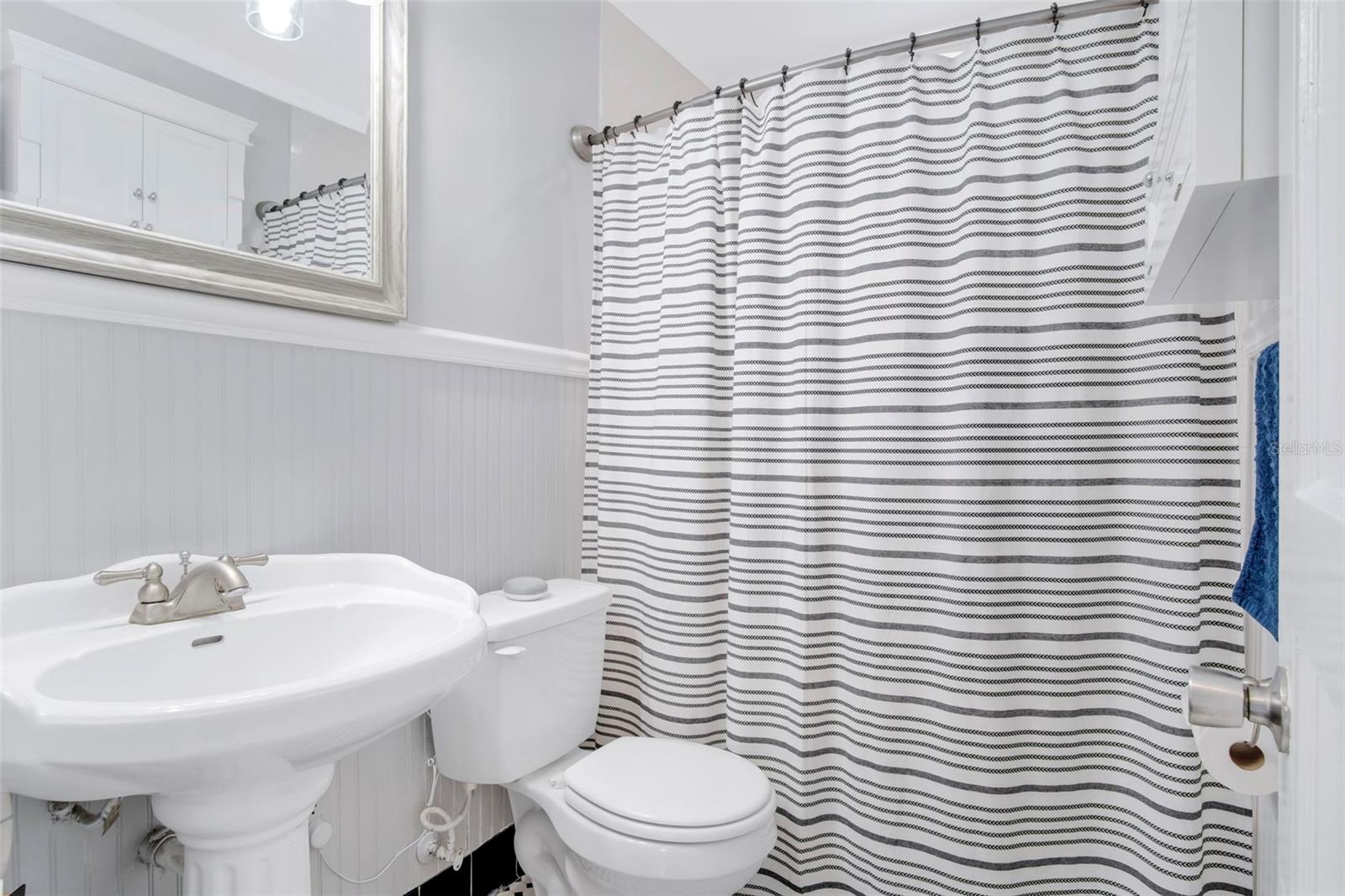 Image 17 of 27 For 215 Grant Street