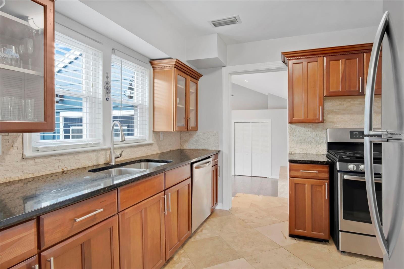 Image 9 of 27 For 215 Grant Street