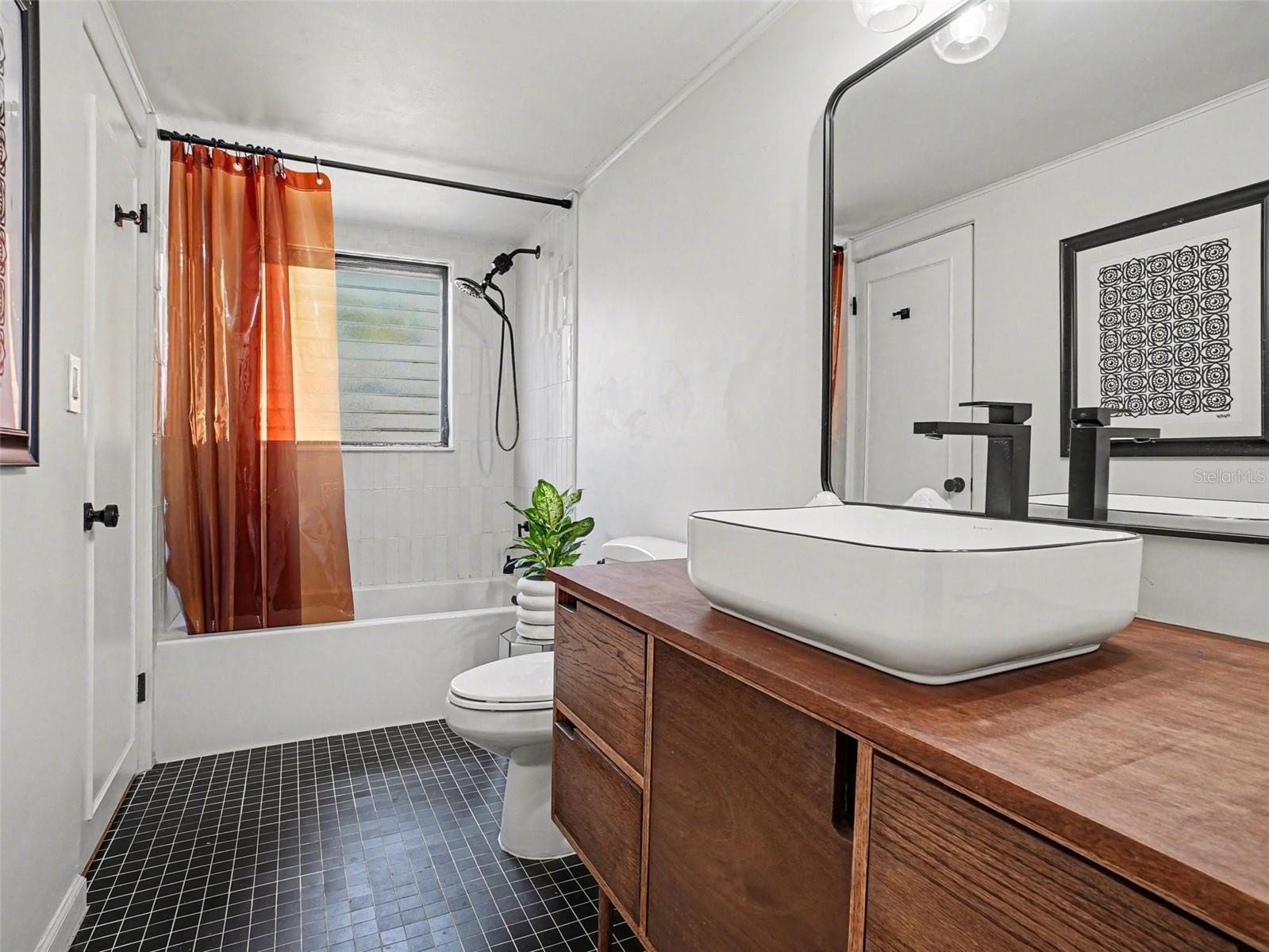 Image 17 of 25 For 1630 Crestview Drive