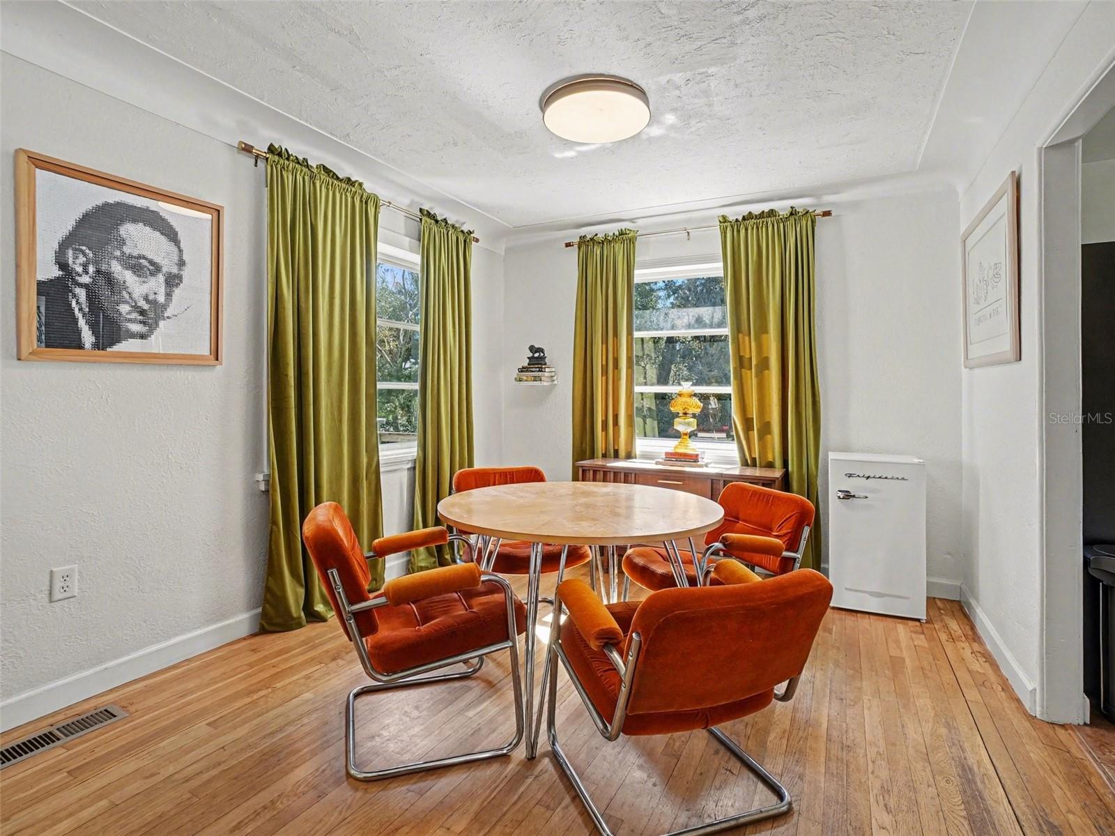 Image 8 of 25 For 1630 Crestview Drive