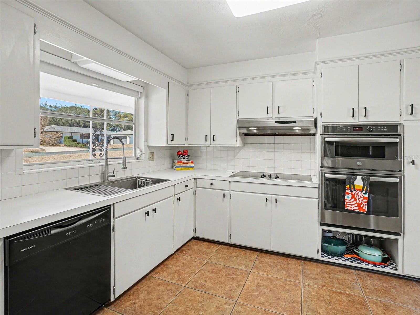 Image 9 of 25 For 1630 Crestview Drive