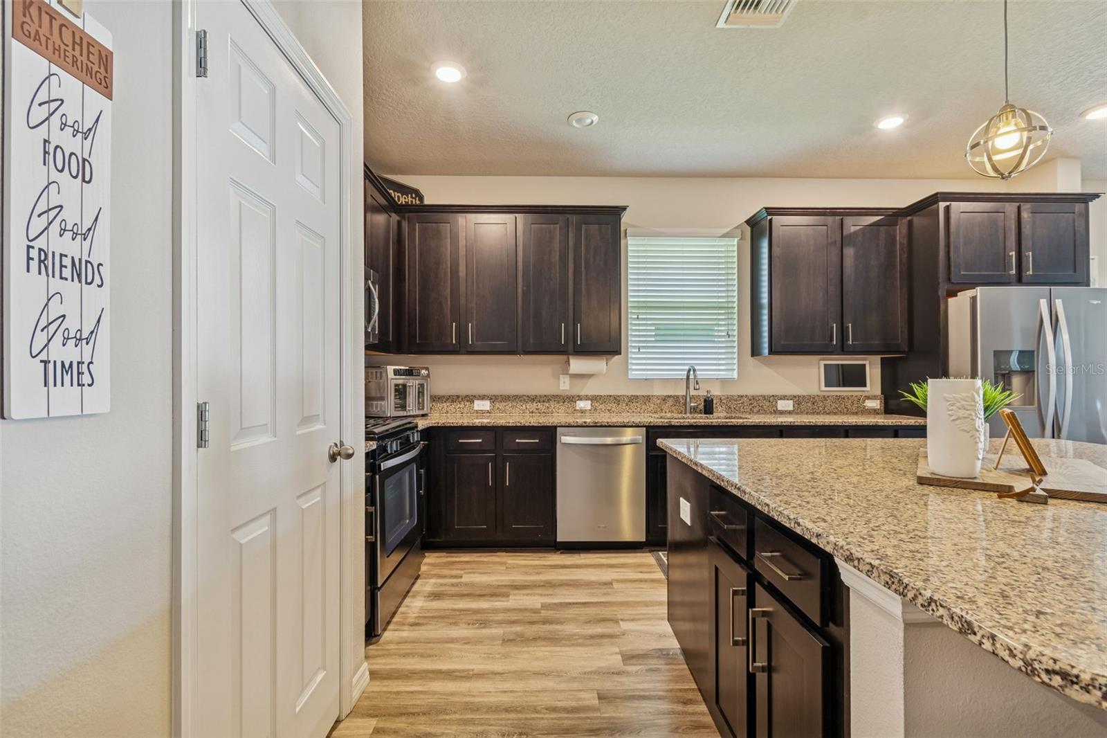 Image 11 of 82 For 14663 Promenade Parkway