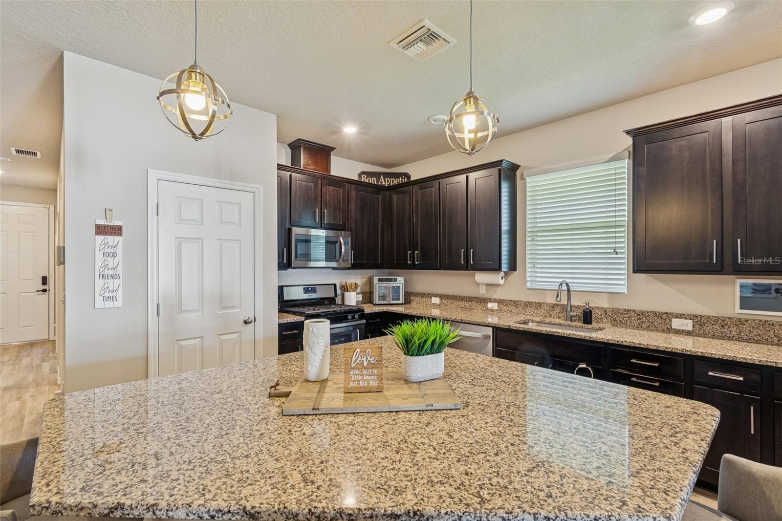 Image 13 of 82 For 14663 Promenade Parkway