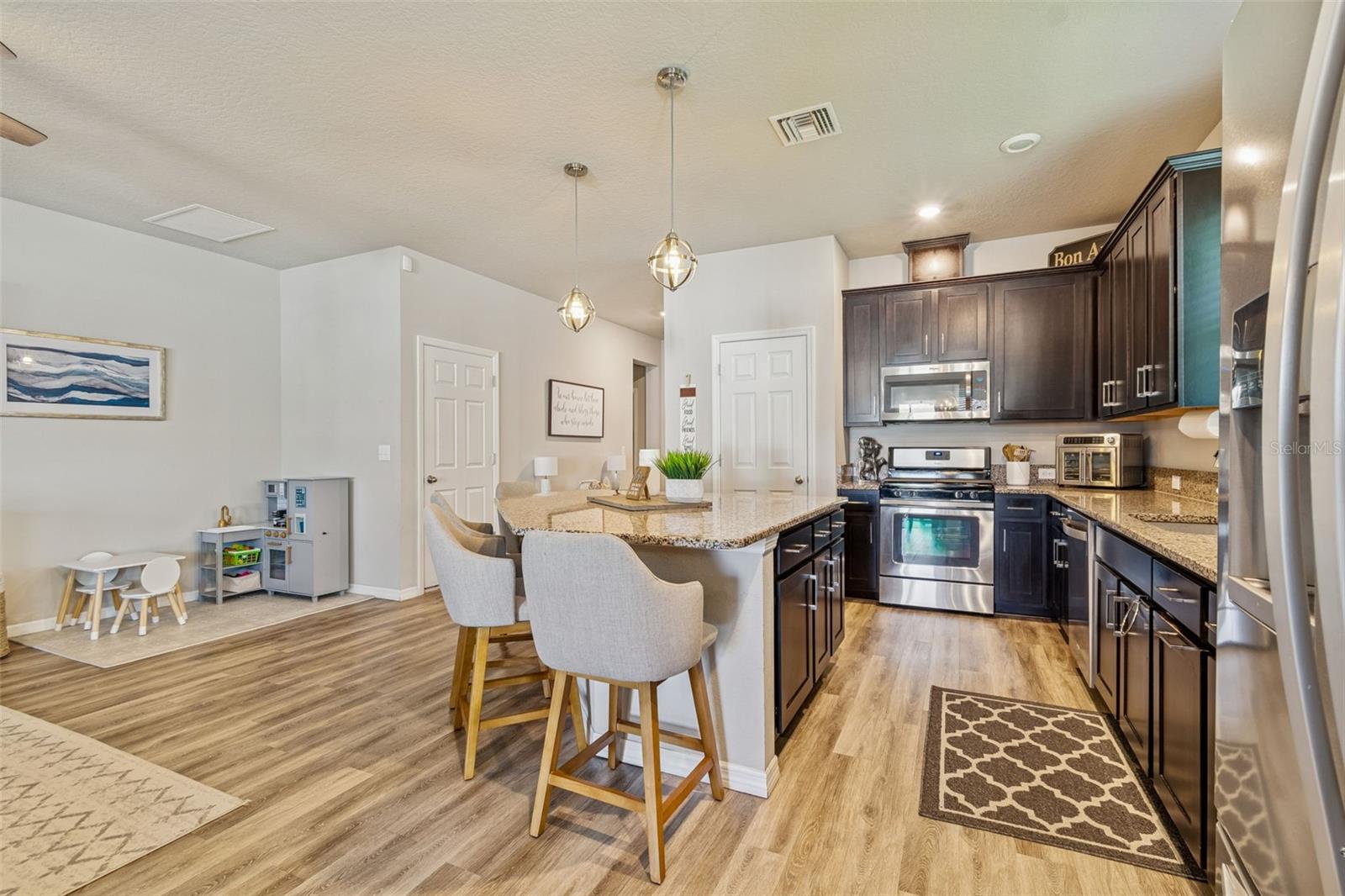 Image 16 of 82 For 14663 Promenade Parkway