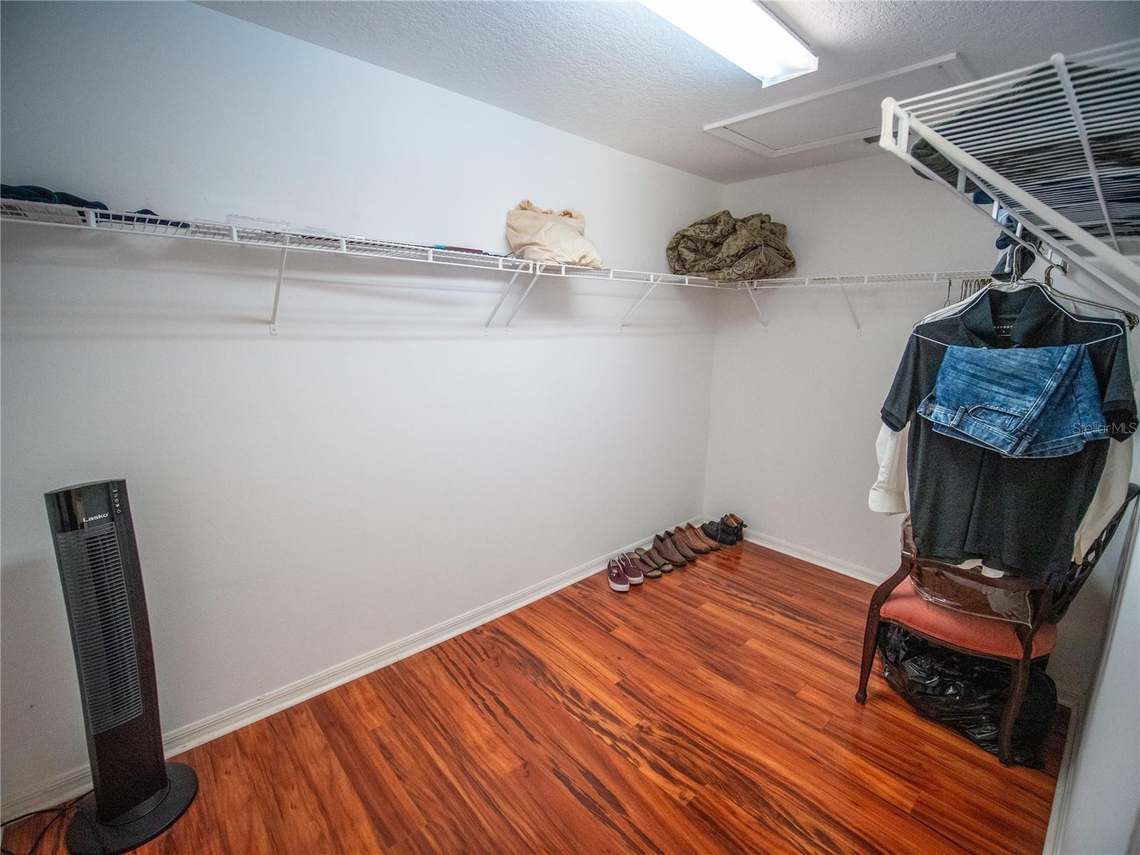 Listing photo id 14 for 9931 Heron Pointe Drive