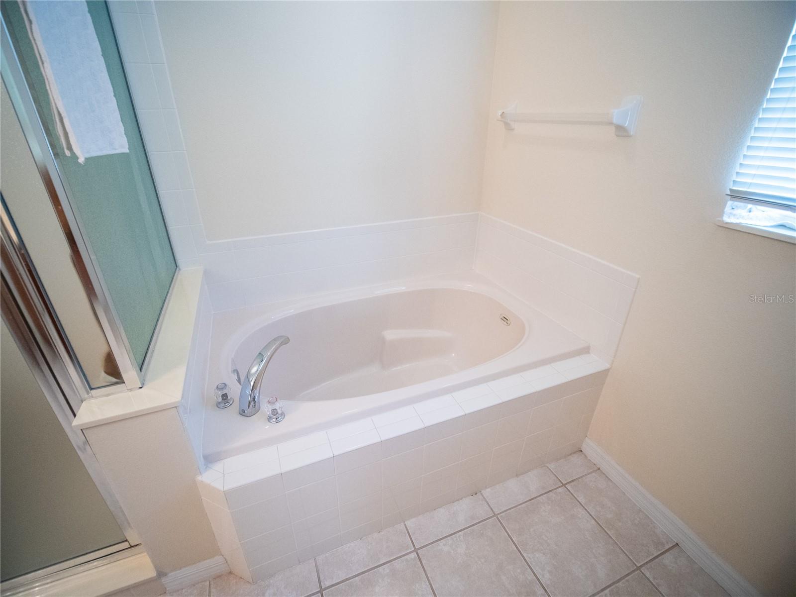 Listing photo id 16 for 9931 Heron Pointe Drive