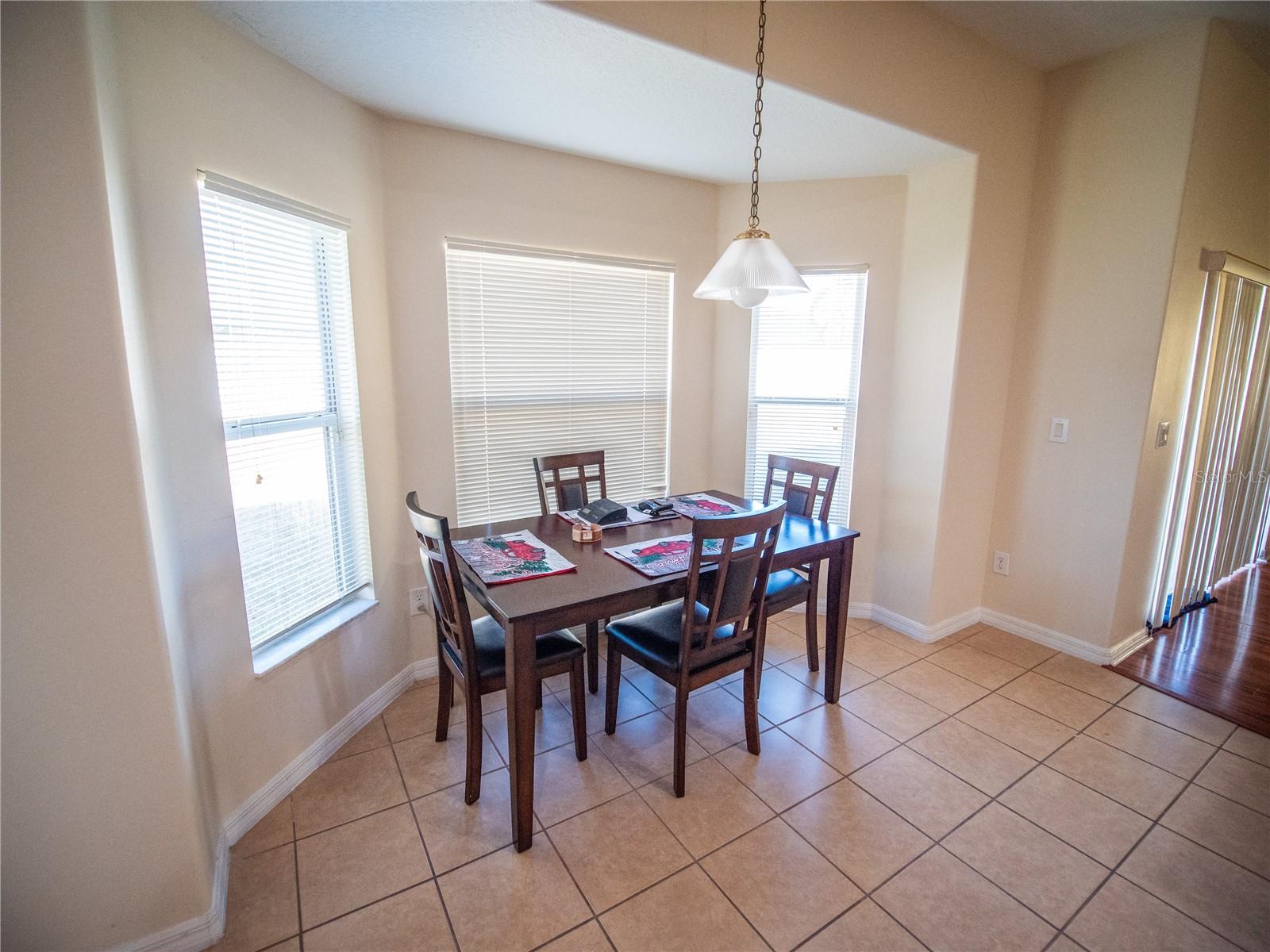 Listing photo id 6 for 9931 Heron Pointe Drive