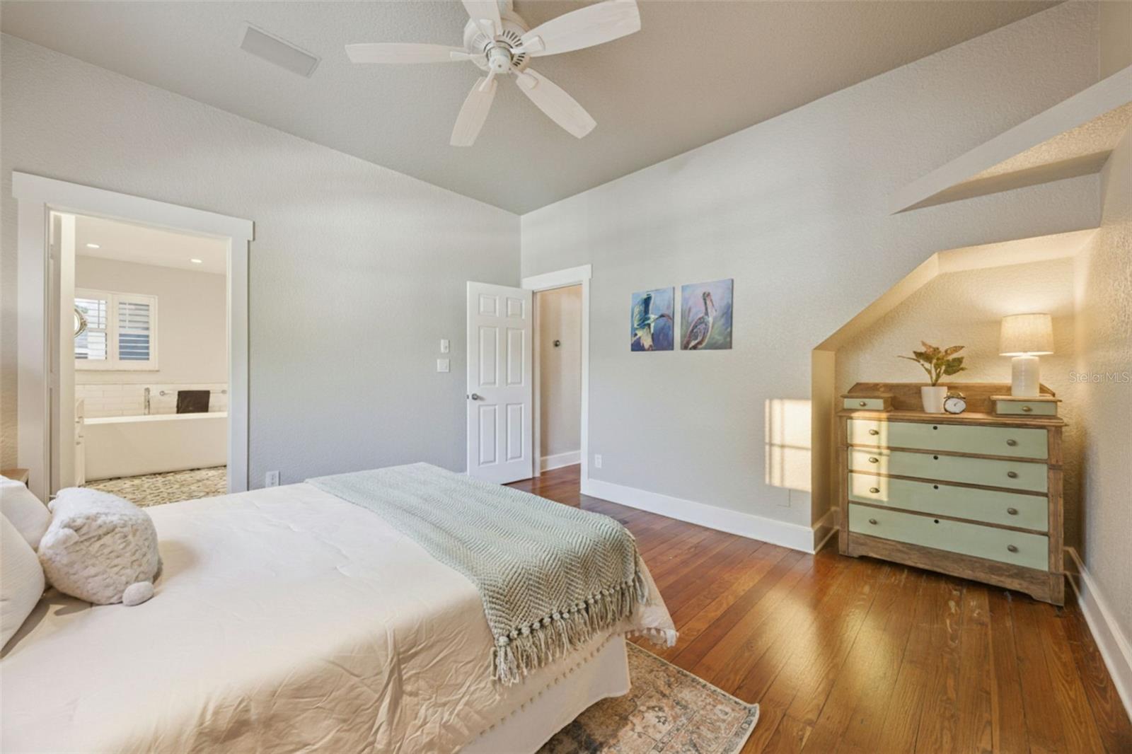 Image 12 of 45 For 913 La Salle Avenue