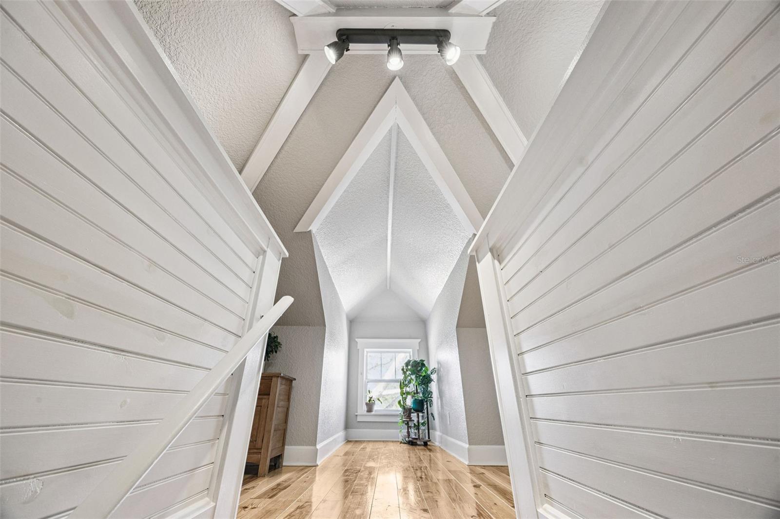 Image 23 of 45 For 913 La Salle Avenue