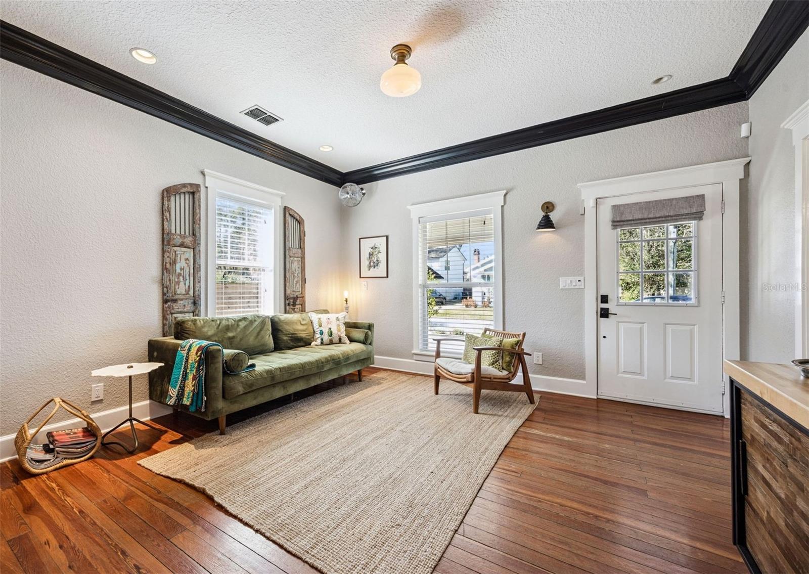 Image 4 of 45 For 913 La Salle Avenue