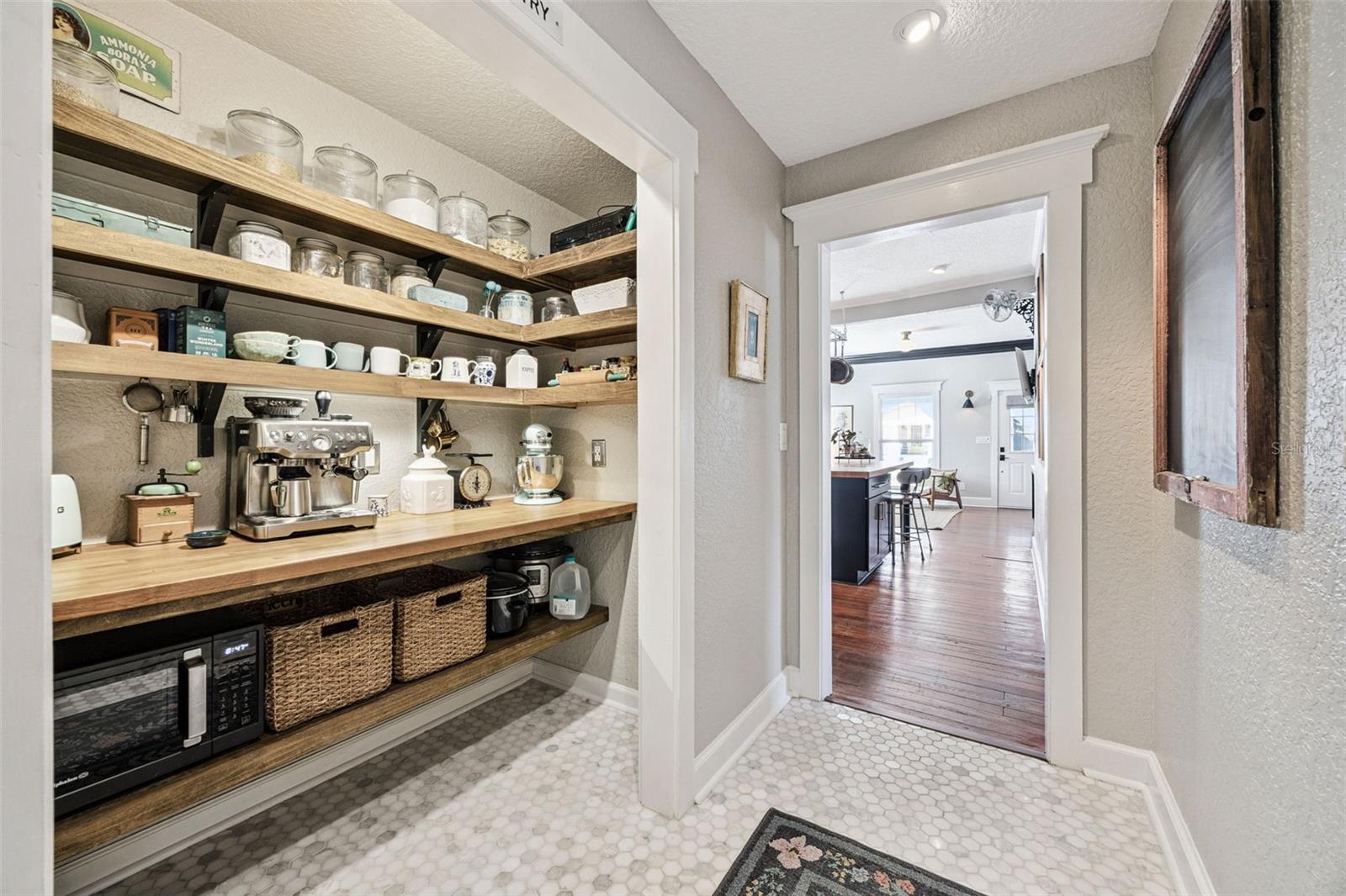 Image 9 of 45 For 913 La Salle Avenue