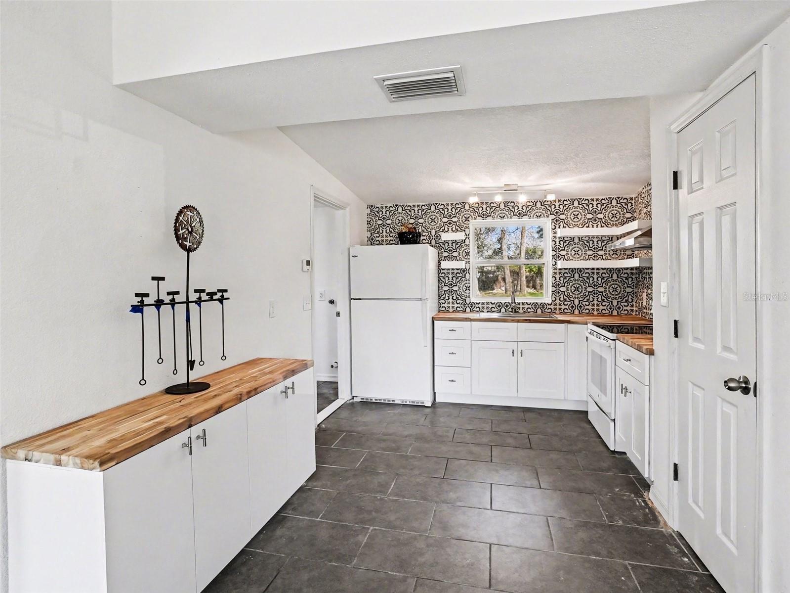 Image 6 of 29 For 3032 Truman Boulevard