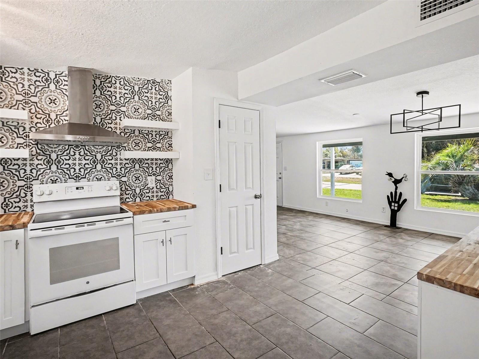 Image 8 of 29 For 3032 Truman Boulevard