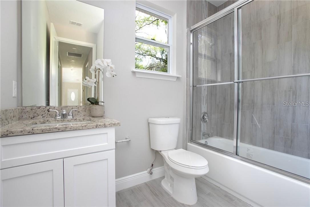 Listing photo id 12 for 1777 Burrows Lane