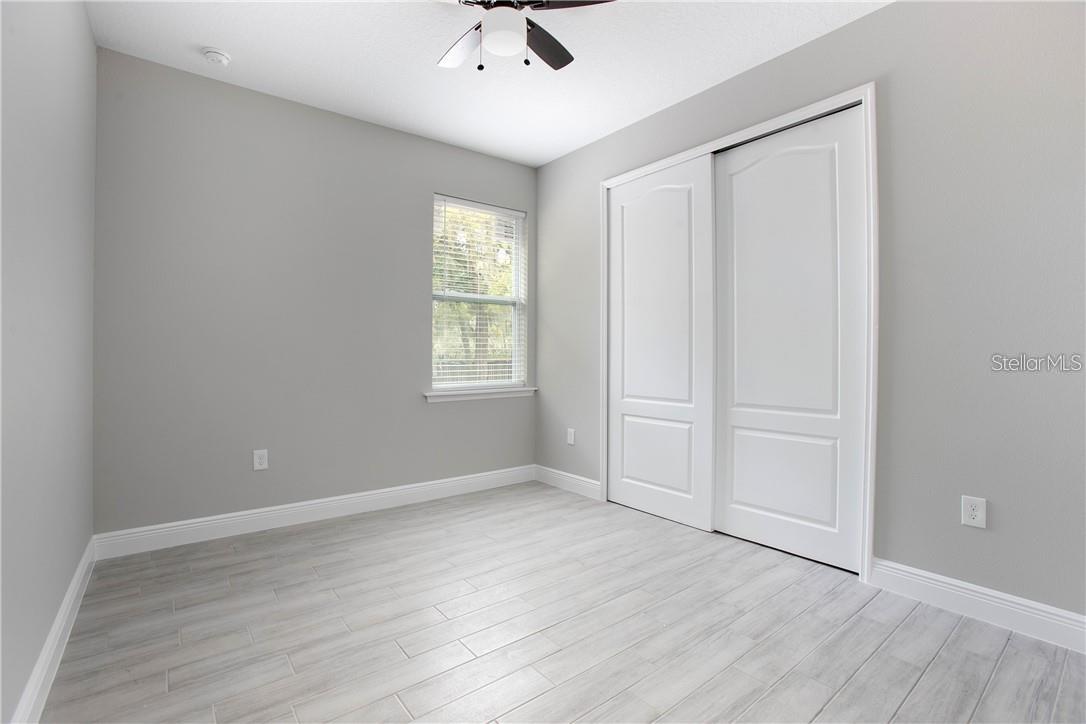 Listing photo id 13 for 1777 Burrows Lane