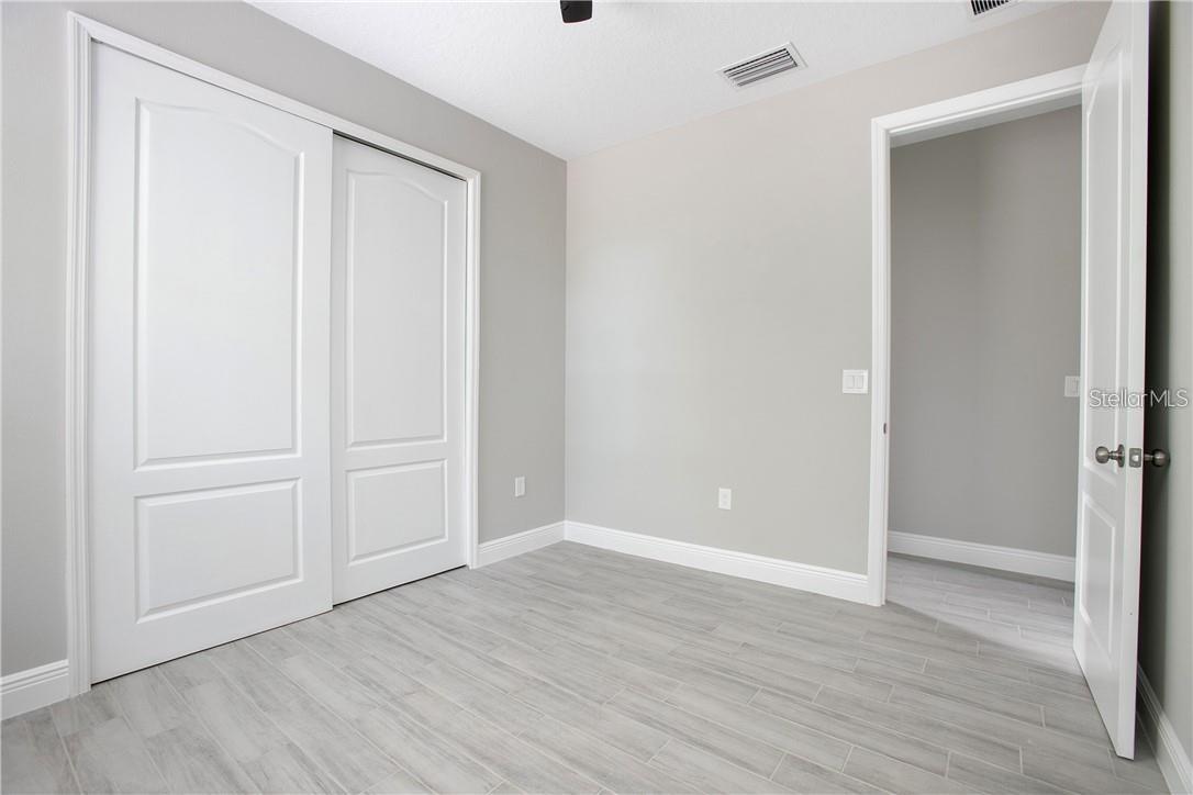 Listing photo id 14 for 1777 Burrows Lane