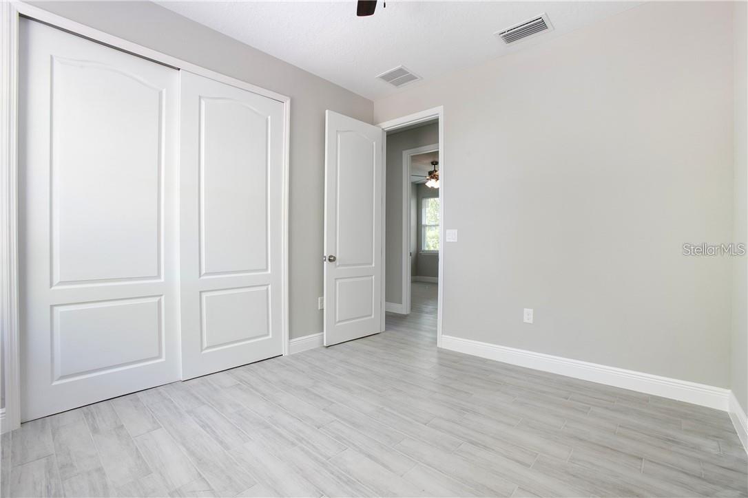 Listing photo id 17 for 1777 Burrows Lane