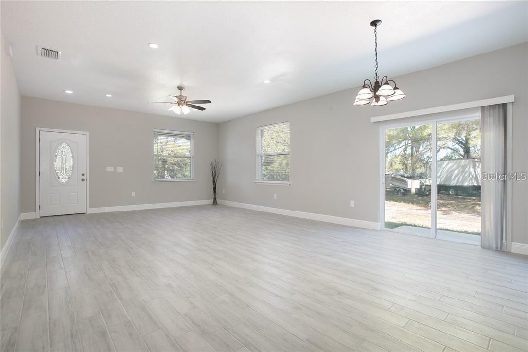 Listing photo id 1 for 1777 Burrows Lane