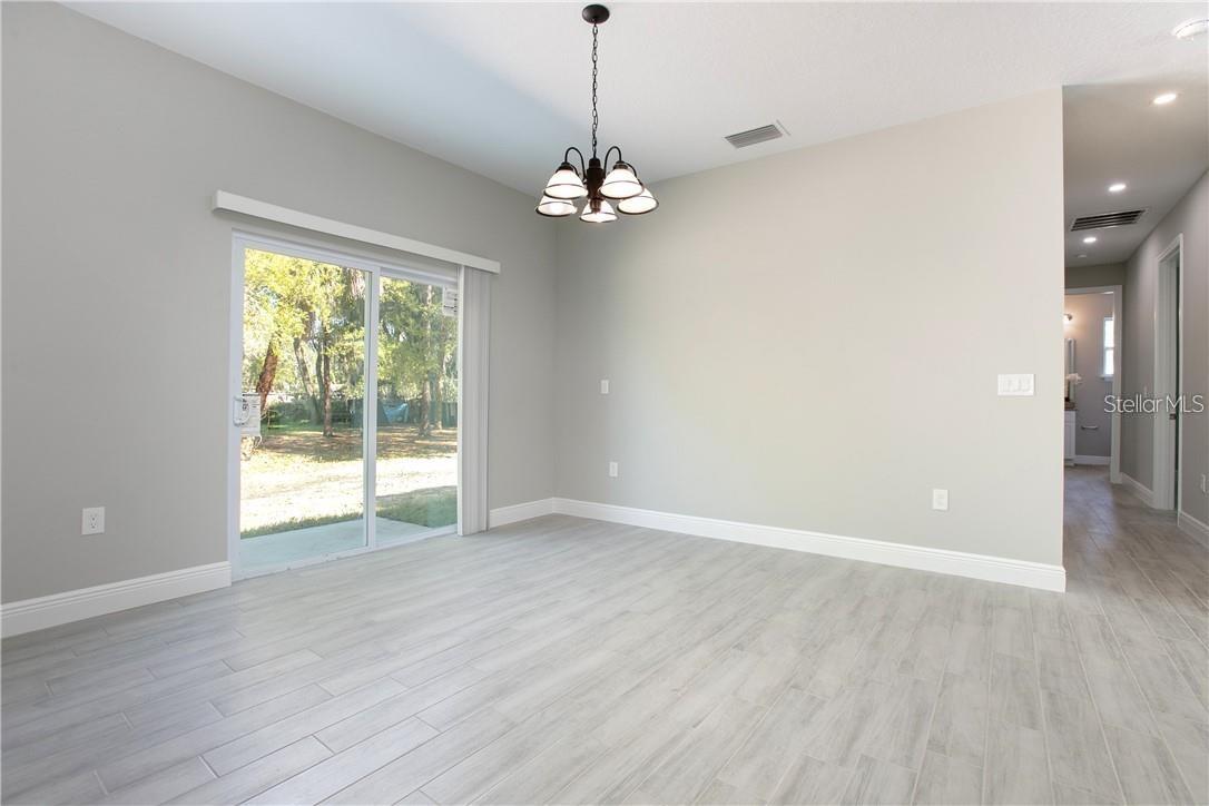 Listing photo id 2 for 1777 Burrows Lane