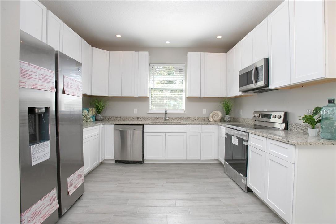 Listing photo id 5 for 1777 Burrows Lane