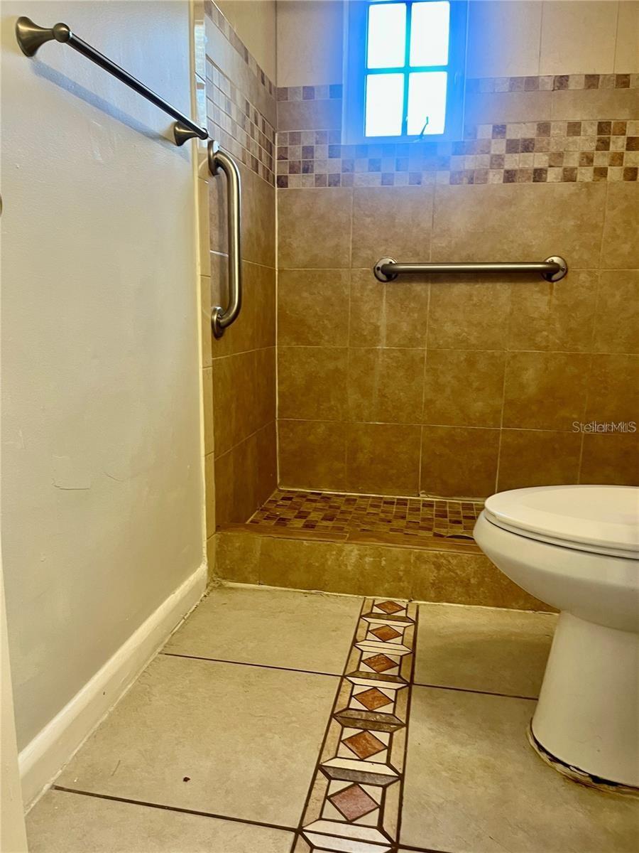 Image 8 of 8 For 235 Crabtree Avenue