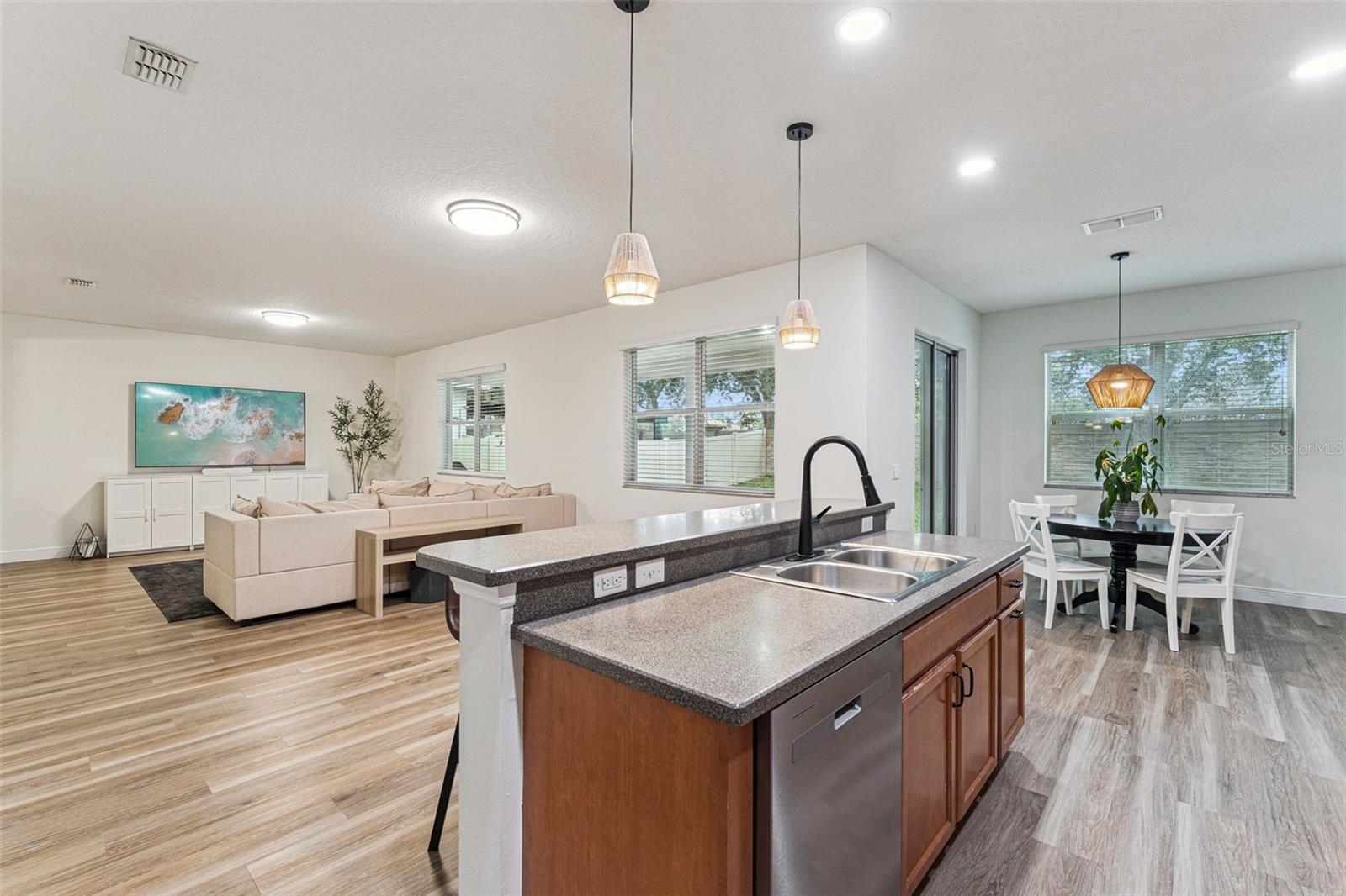 Image 11 of 50 For 11943 Verrazano Drive