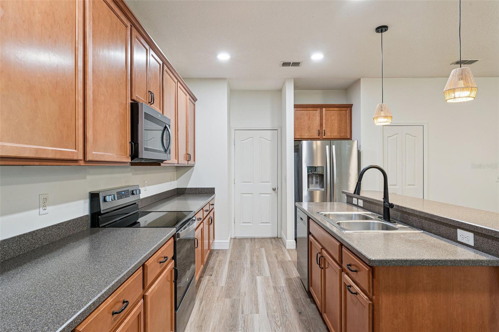 Image 17 of 50 For 11943 Verrazano Drive