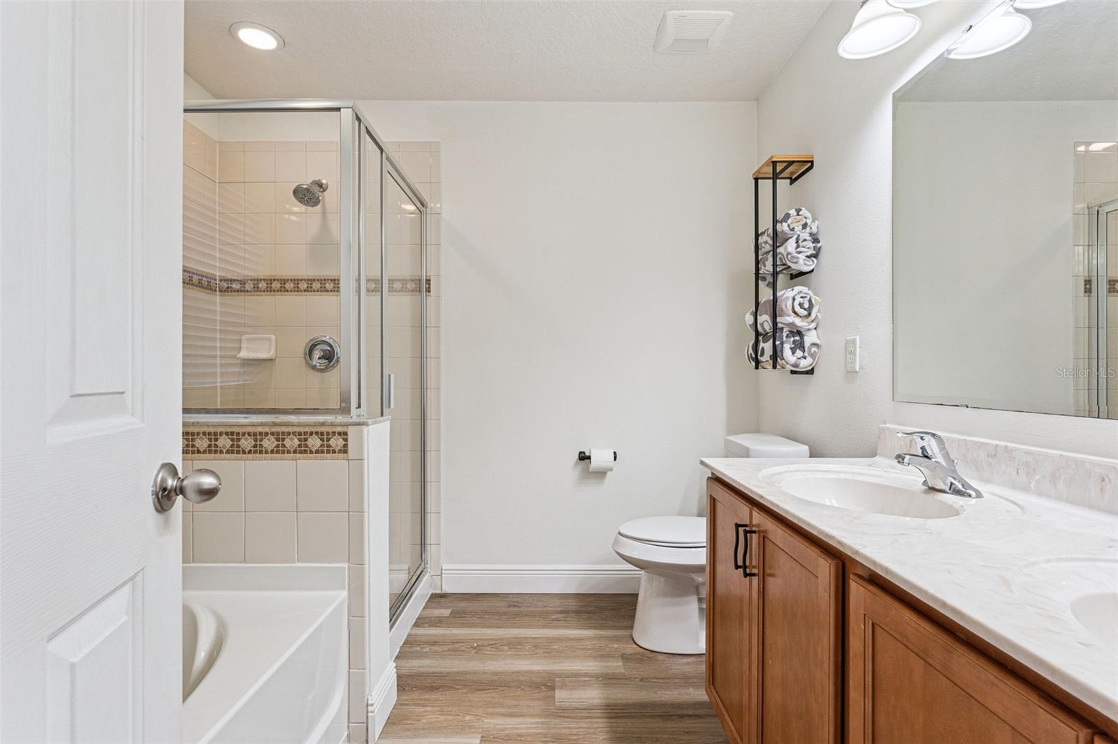 Image 25 of 50 For 11943 Verrazano Drive