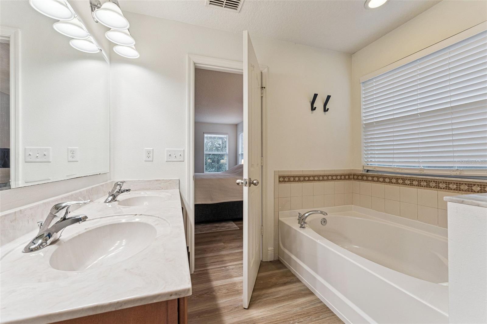 Image 27 of 50 For 11943 Verrazano Drive