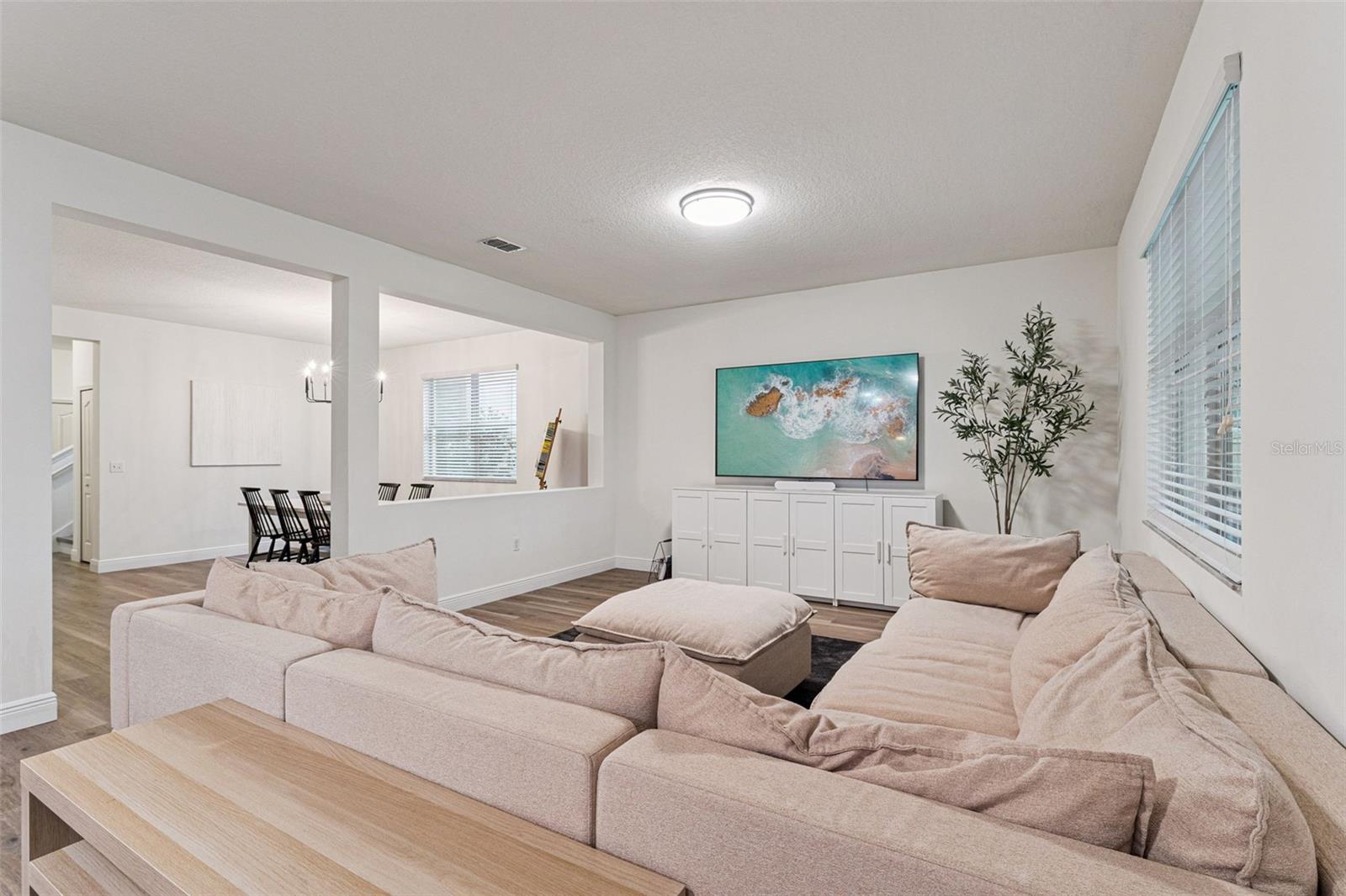 Image 8 of 50 For 11943 Verrazano Drive