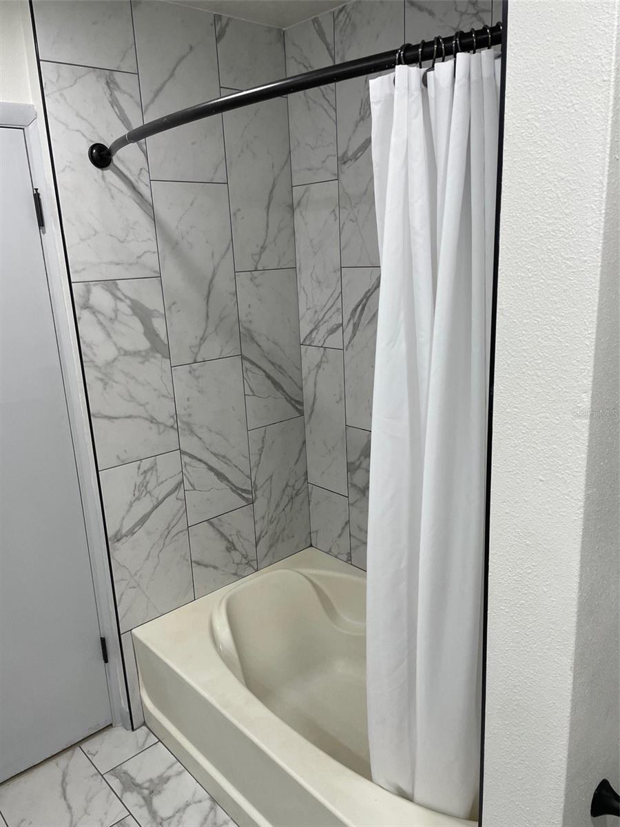 Image 11 of 25 For 2325 Lauderdale Court