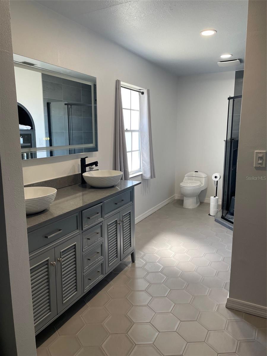 Image 17 of 25 For 2325 Lauderdale Court