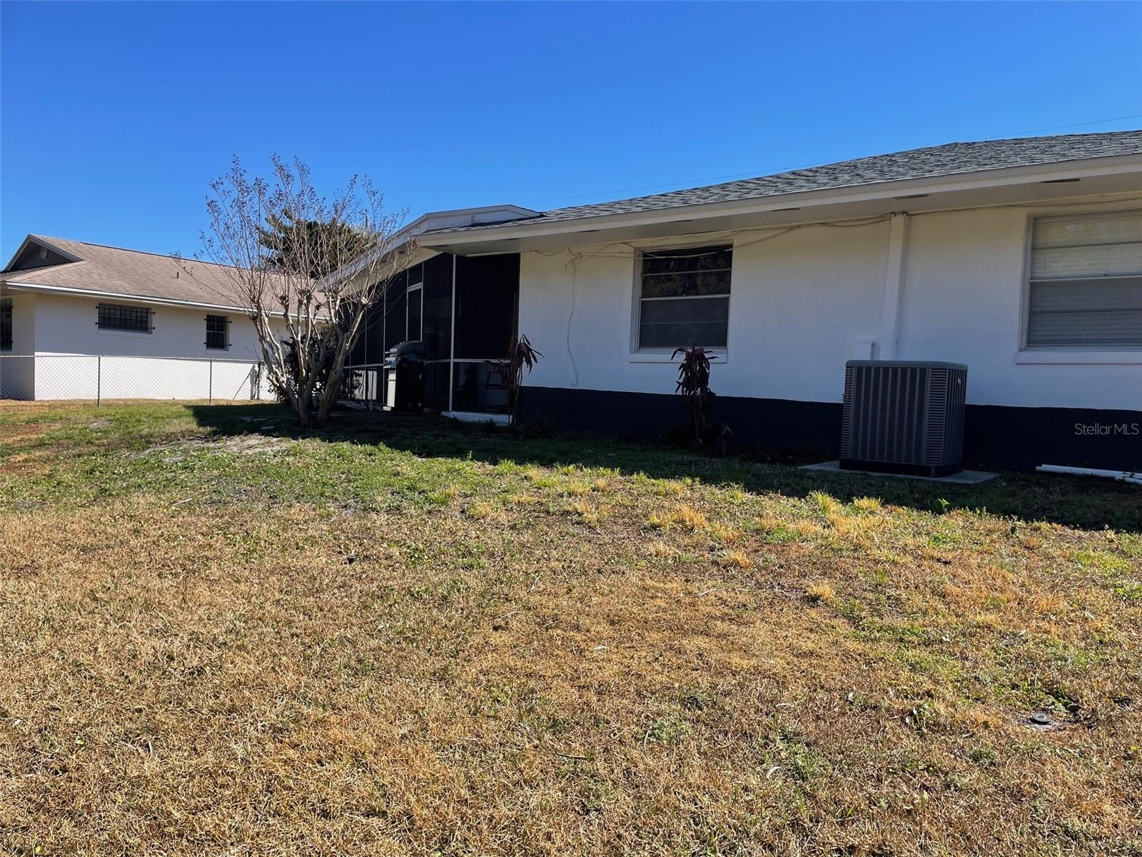 Image 24 of 25 For 2325 Lauderdale Court