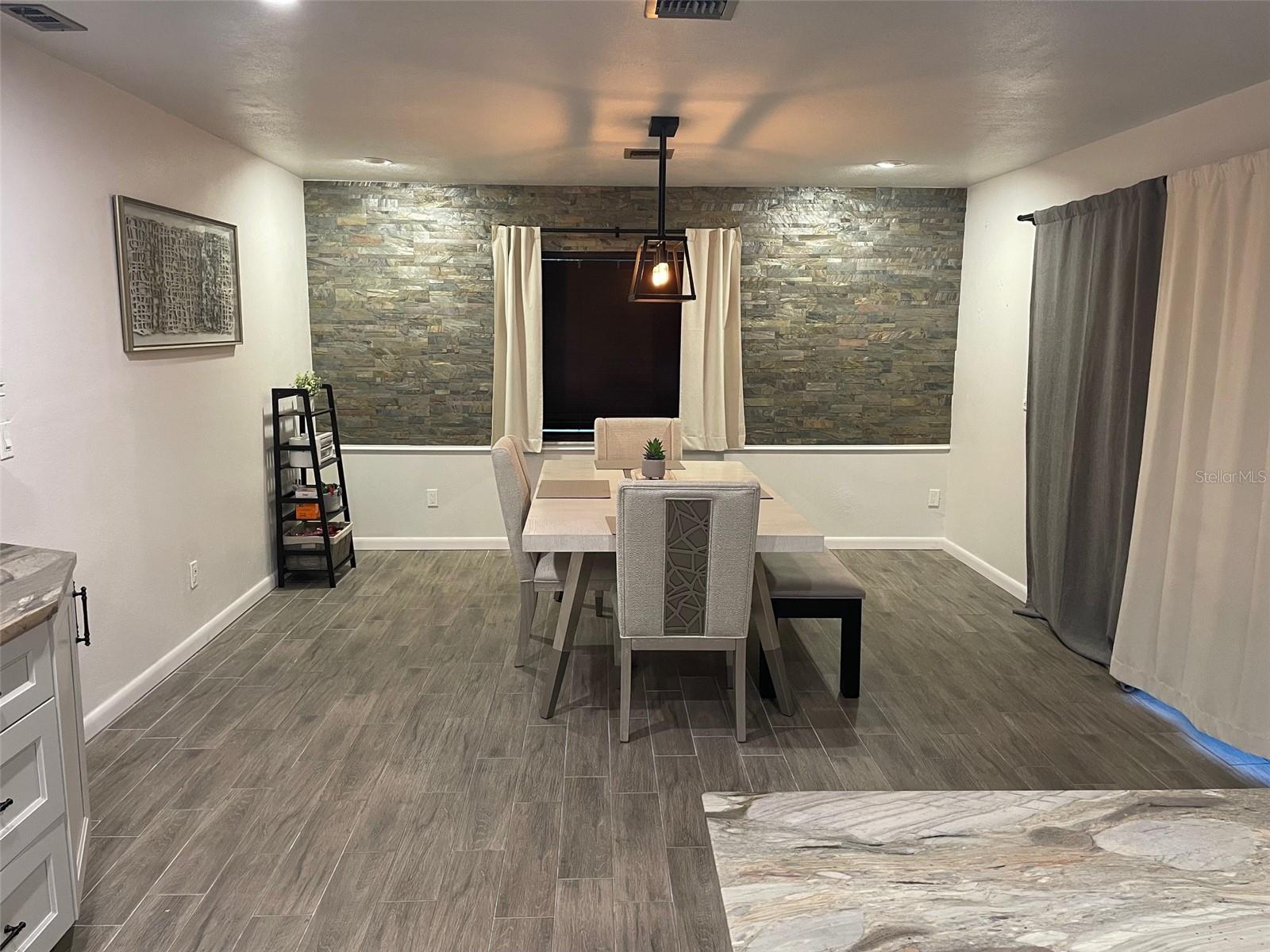 Image 5 of 25 For 2325 Lauderdale Court