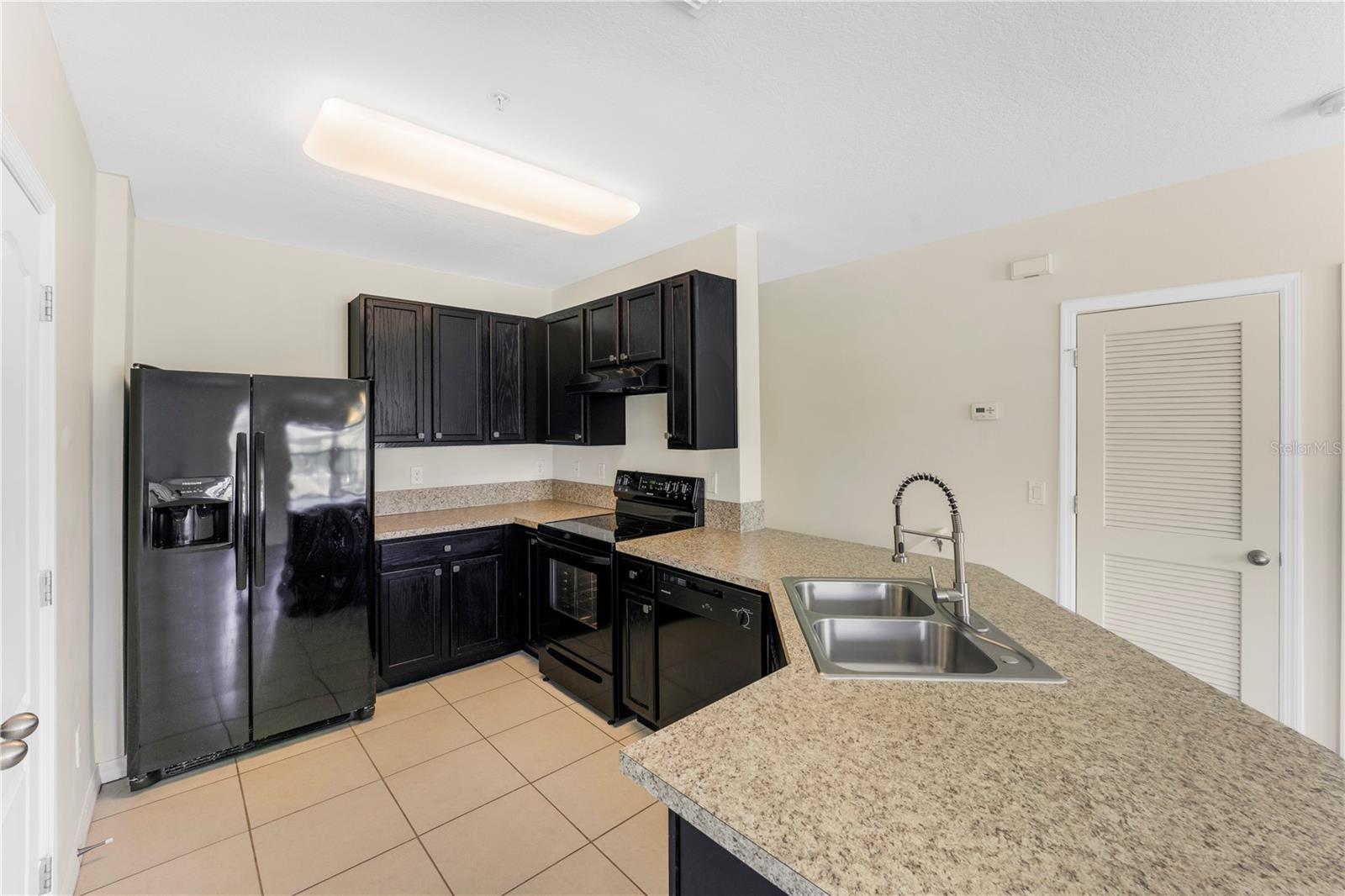 Image 6 of 14 For 3441 Seneca Club Loop 25-101