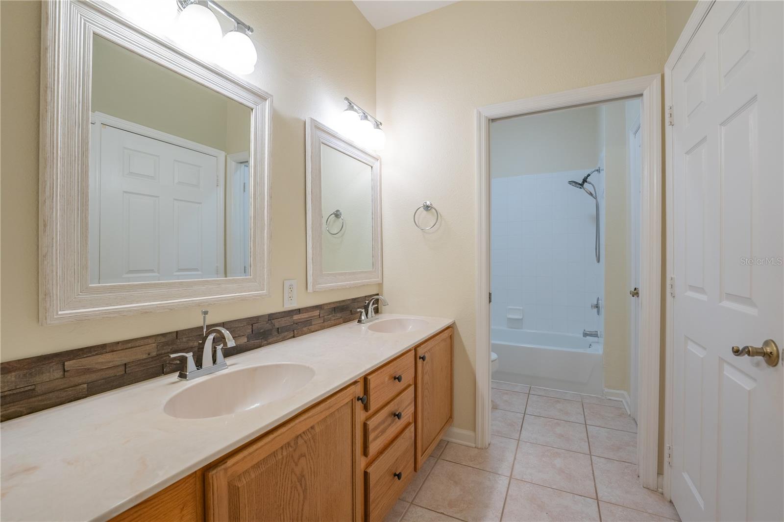 Listing photo id 8 for 13536 Turtle Marsh Loop 523