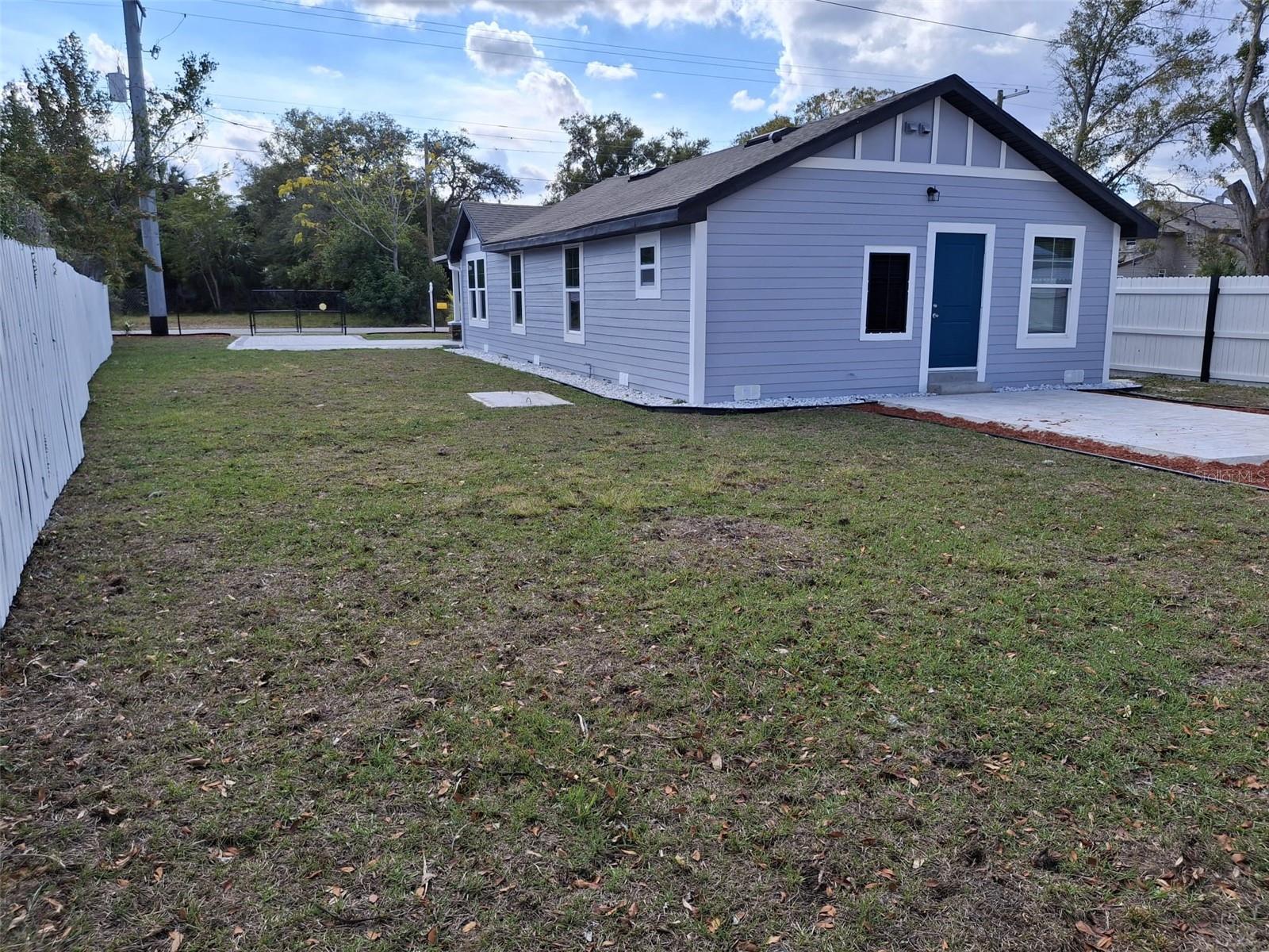 Image 4 of 23 For 825 3rd Street