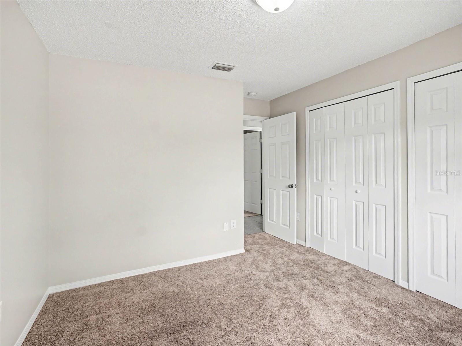 Listing photo id 7 for 2942 Cialella Pass